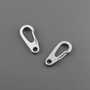 써지컬스틸 고리형 둥근삼각 카라비너장식 열쇠고리(길이25.5mm) (1개) m2404-04